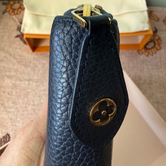 Louis Vuitton Portefeuille Comet Leather Long Wallet - Picture 12 of 13